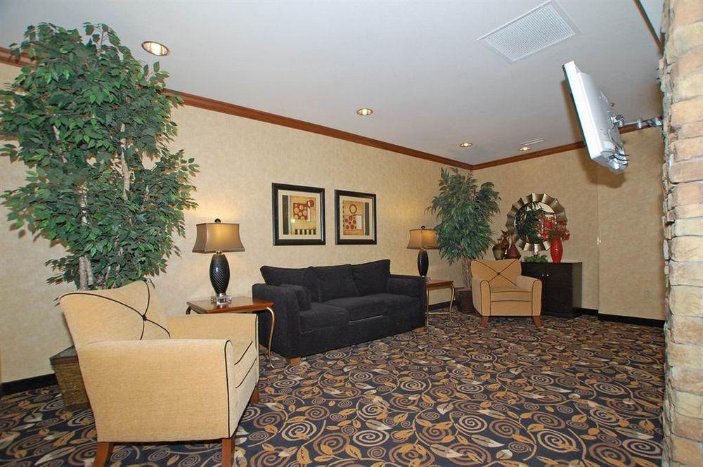 Comfort & Near I-80 Hotel Grinnell